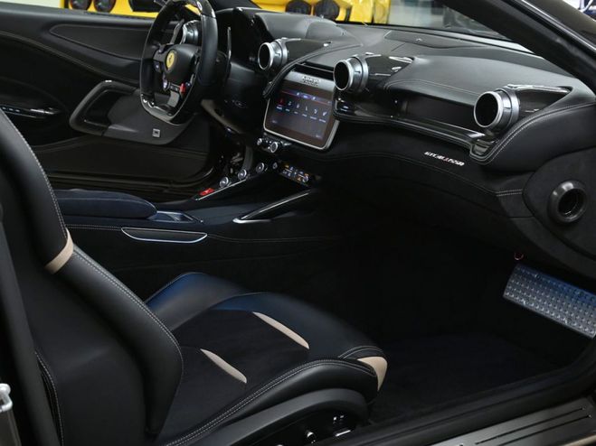Ferrari GTC4 Lusso V12 6.3 689 ch *Carbon* T.Panorama Noir  Noire de 2018