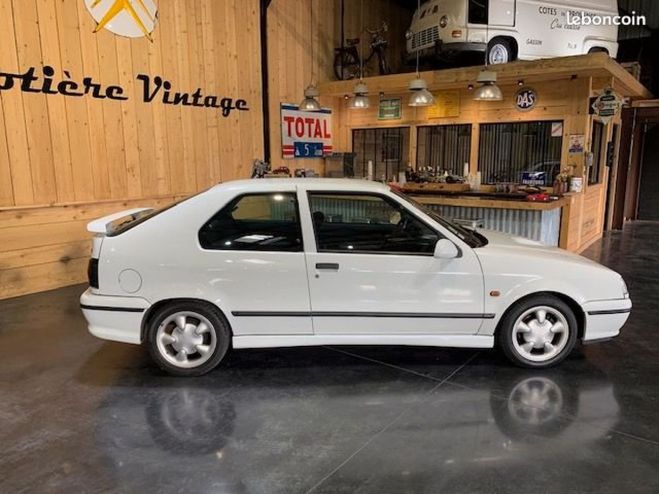 Renault R19 19 16s 18960km d?origine Blanc de 1995