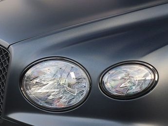  Voir détails -Bentley Bentayga 4.0 V8 550 AZURE à Montvrain (77)