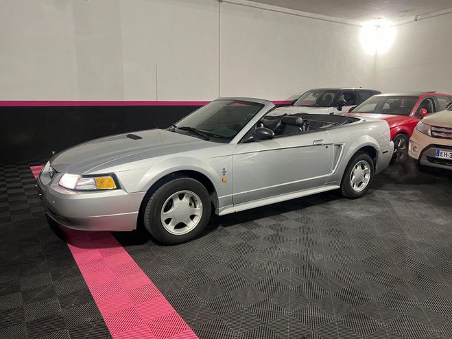 Ford Mustang cabriolet v6 3.8l 190 ch GRIS de 2000