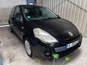  Voir détails -Renault Clio 1.2 16V 75 eco2 Expression Clim Euro 5 à Pussay (91)