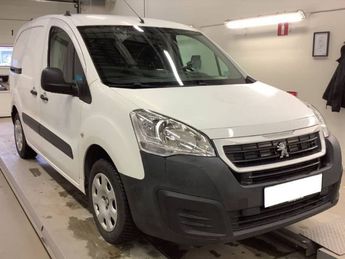  Voir détails -Peugeot Partner FOURGON 1.6 BLUEHDI 100 PREMIUM 3PL à Saint-Cyr (07)