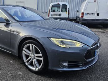  Voir détails -Tesla Model S deep blue metal à  La Baule-Escoublac (44)