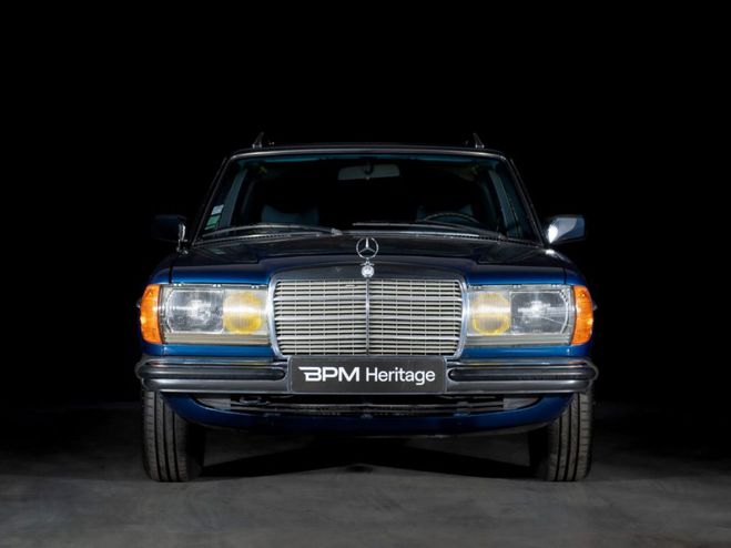 Mercedes 280 TE Bleu de 1980