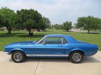  Voir détails -Ford Mustang coupe v8 à  Le Havre (76)