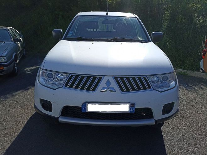 Mitsubishi L 200 2.5 TD 136 CLUB CAB INFORM CLIM Blanc de 2012