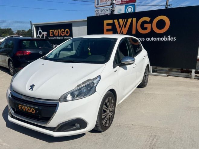 Peugeot 208 GENERATION-I 1.6 BLUEHDI 75 ch STYLE Blanc de 2016