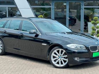  Voir détails -BMW Serie 5 530d xDrive 258 /TOIT PANORAMA/CUIR/XENO à Saint-Patrice (37)