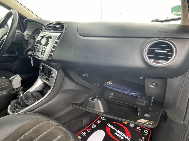 Lancia Delta 1.4 16V T-JET 120 ORO NOIRE  de 2011