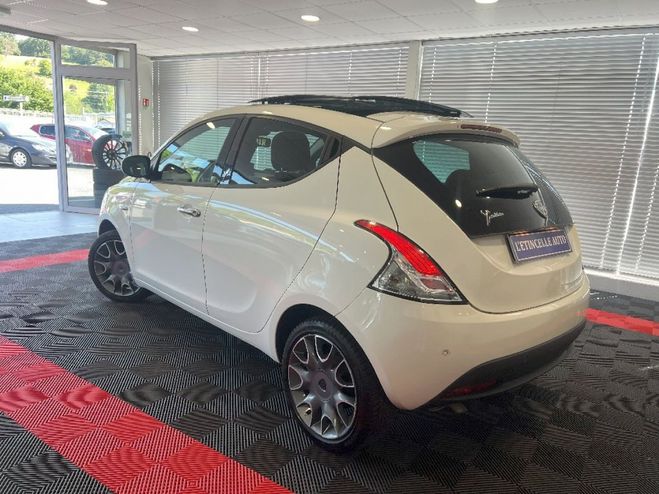 Lancia Ypsilon 1.3 Multijet 95 ch Blanc de 2013