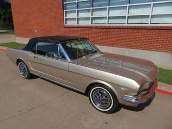  Voir détails -Ford Mustang CABRIOLET V8 PONY à  Le Havre (76)