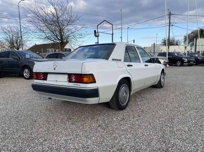 Mercedes Classe E 190 2.3 I 8 V BLANC de 1990