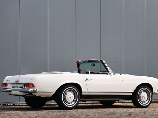 Mercedes 280 sl pagoda W113 2800 cc inline 6 cilinder Blanc de 1969