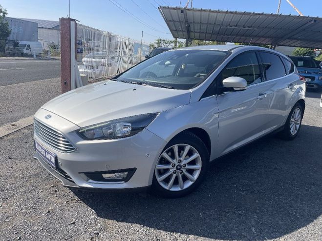 Ford Focus 1.0 EcoBoost 125 SetS Titanium Gris Clair de 2017