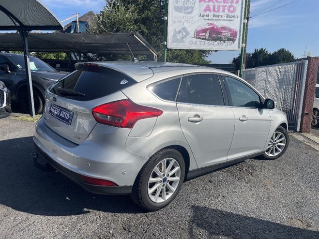 Ford Focus 1.0 EcoBoost 125 SetS Titanium Gris Clair de 2017