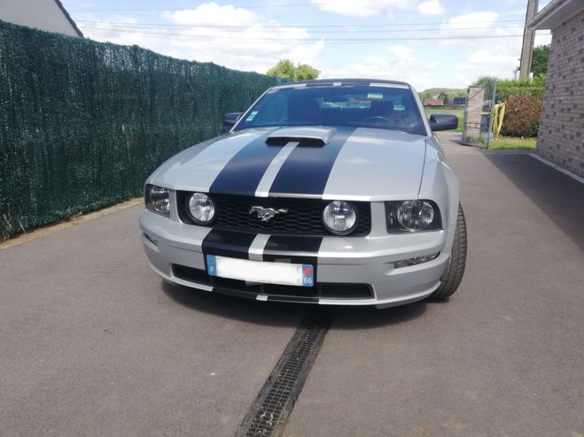 Ford Mustang  V8 GT 4.6l Convertible Gris argent de 2006