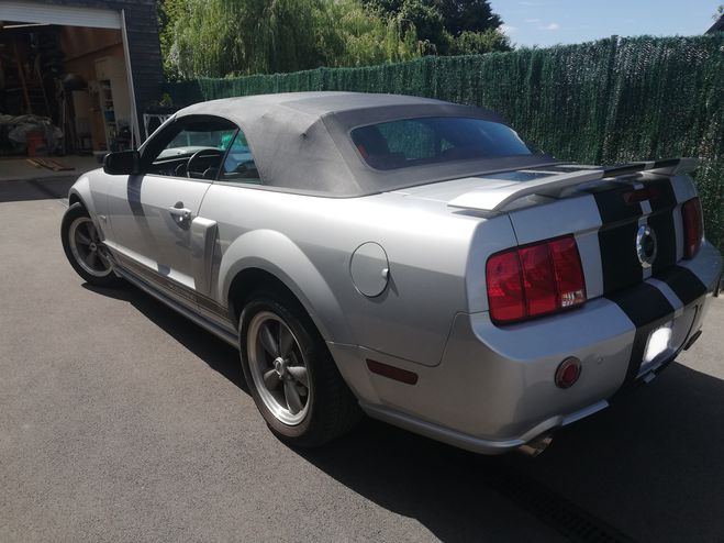 Ford Mustang  V8 GT 4.6l Convertible Gris argent de 2006