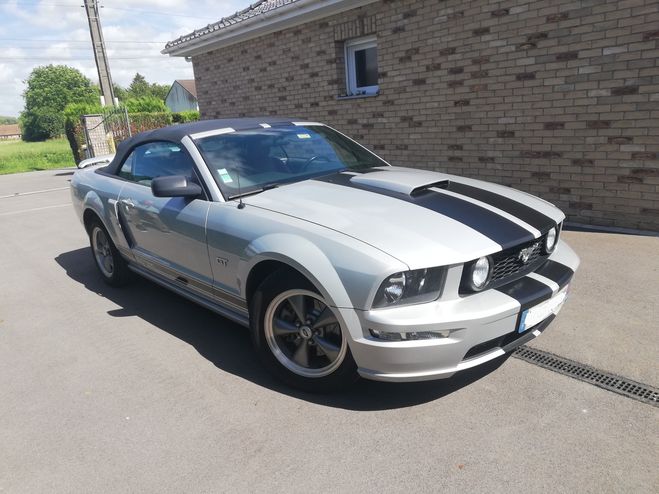 Ford Mustang  V8 GT 4.6l Convertible Gris argent de 2006