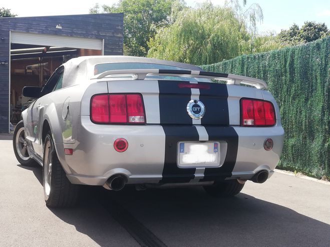 Ford Mustang  V8 GT 4.6l Convertible Gris argent de 2006