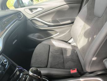  Voir détails -Opel Astra sports tourer II 1.5 D 122ch Ultimate 94 à Seilhac (19)