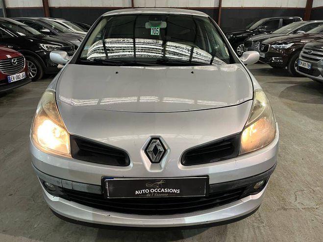 Renault  Clio III 1.5 dCi 85ch Luxe Dynamique 5p GRIS CLAIR de 2005