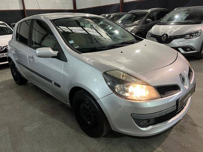 Renault  Clio III 1.5 dCi 85ch Luxe Dynamique 5p GRIS CLAIR de 2005