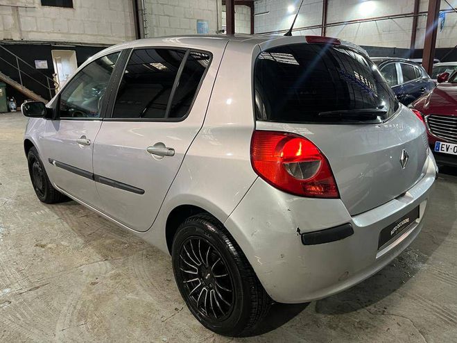 Renault  Clio III 1.5 dCi 85ch Luxe Dynamique 5p GRIS CLAIR de 2005