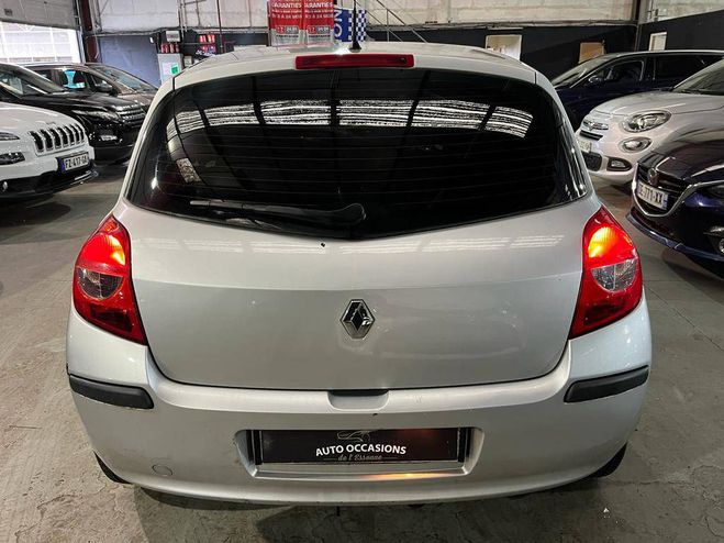 Renault  Clio III 1.5 dCi 85ch Luxe Dynamique 5p GRIS CLAIR de 2005