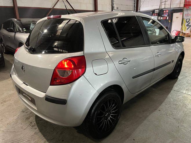 Renault  Clio III 1.5 dCi 85ch Luxe Dynamique 5p GRIS CLAIR de 2005