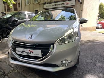  Voir détails -Peugeot 208 1.2 PURETECH 82 ALLURE 5P à Chaville (92)