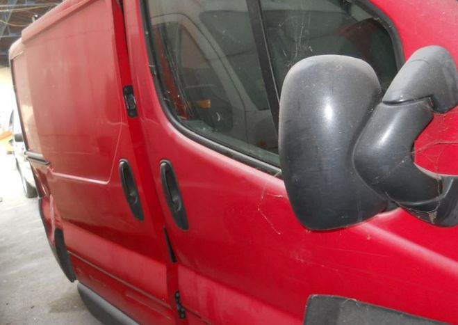 Opel Vivaro cdti pour pieces rouge de 2008