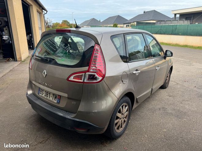 Renault Scenic III 1.9 DCi 130 Marron de 2011