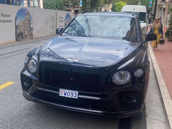  Voir détails -Bentley Bentayga 4.0 litre V8 550ch à Monaco (98)