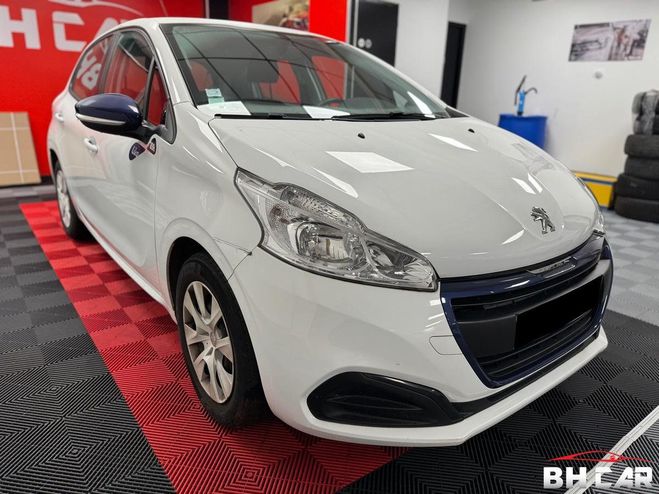 Peugeot 208 68ch BVM5 Finition Like 1re Main Blanc de 2016