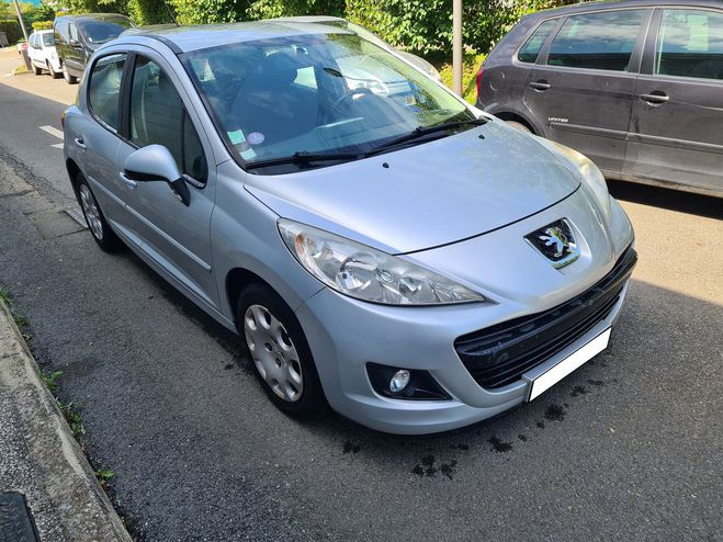 Peugeot 207 1.4 ANNEE 2013 5 CV Gris de 2013