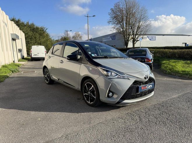 Toyota Yaris 1.5 110cv VVT-i Collection - Garantie 12 GRIS CLAIR de 2017