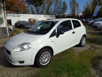  Voir détails -Fiat Grande Punto 1.2 8V 65CH CULT 3P à Aucamville (31)