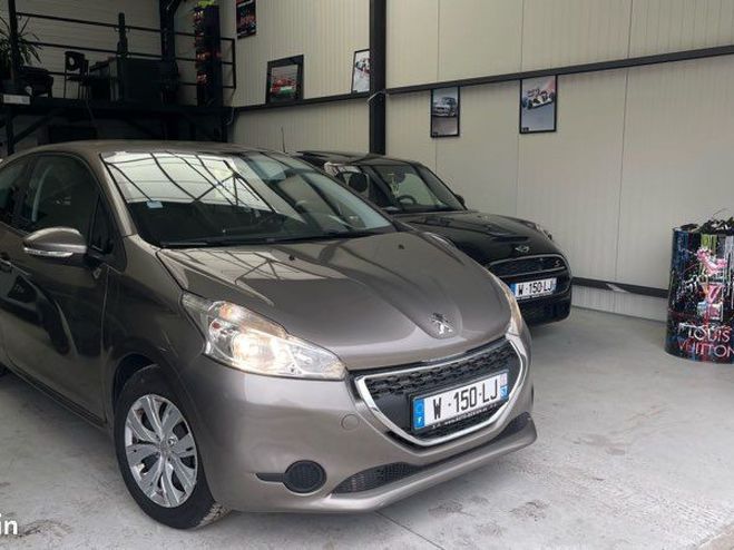 Peugeot 208 Peuteot 1.2 essence kit distribution a j Gris de 2015