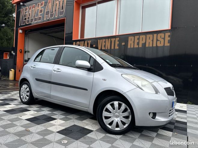 Toyota Yaris 87 VVT-I LUNA PACK 5P Gris de 2008