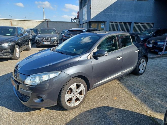 Renault Megane III Hatchback 1.4 TCe 16V 131 cv DYNAMIQ Gris de 2011