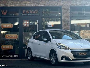  Voir détails -Peugeot 208 1.2 PURETECH 82ch STYLE à Tours (37)