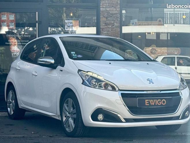 Peugeot 208 1.2 PURETECH 82ch STYLE Blanc de 2016