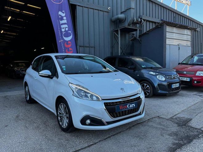 Peugeot 208 1.2i - 110 ch Allure BLANC de 2016