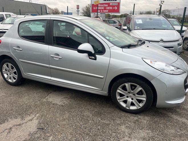 Peugeot 207 1.6 VTI 120 PREMIUM 5P Gris de 2007