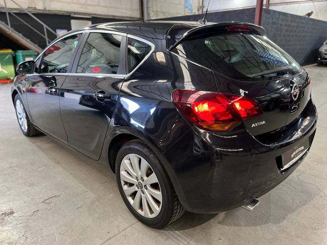 Opel  Astra IV 1.4 Turbo 140ch Cosmo BA NOIR de 2011