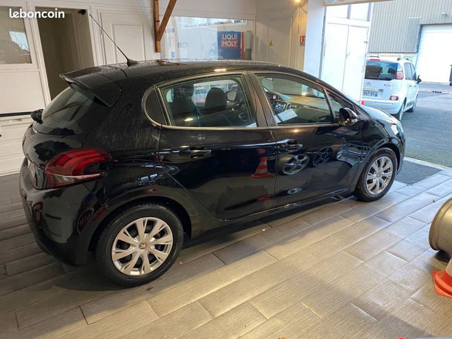 Peugeot 208 (2) 1.6 blueHDI 75 Buiness 5 Portes Noir de 2015