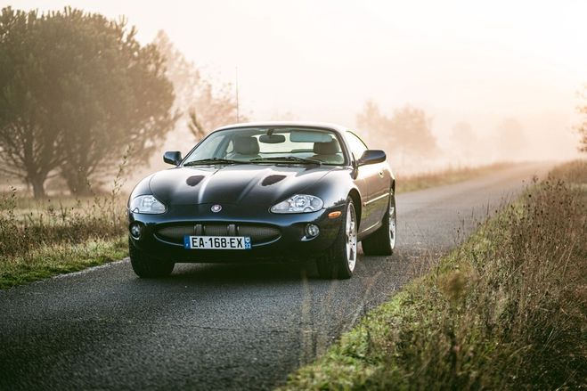 Jaguar XKR Coupe X100 - 4.0l - 375ch Bleu de 2000