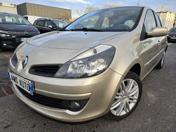  Voir détails -Renault Clio III 1.6 16V 110 INITIAL Boite Auto à Riom (63)