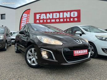  Voir détails -Peugeot 308 1.6 Hdi 110Ch Allure 5P Euro 5 à Pavie (32)
