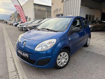  Voir détails -Renault Twingo II 1.2 60 Authentique à Saint-Martin-d'Hres (38)
